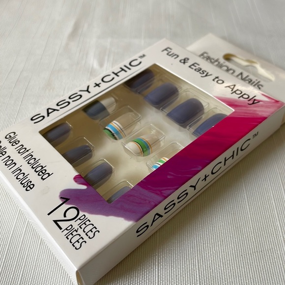 NWT Sassy + Chic blue and fun design Artificial Press On Nails 12 pc set - Picture 6 of 8